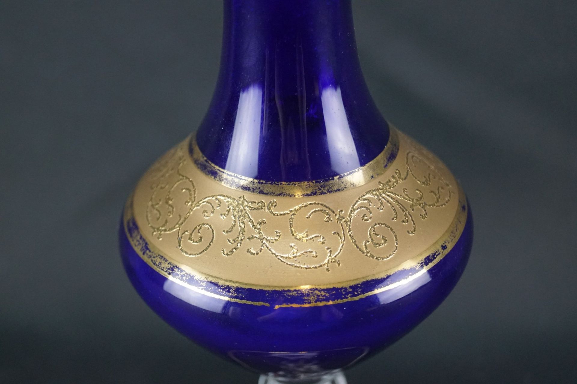 GlasvaseGlas, blaue Färbung, Höhe der Vase 25 cm, Gold leicht berieben, ansonsten in einem guten - Bild 2 aus 3