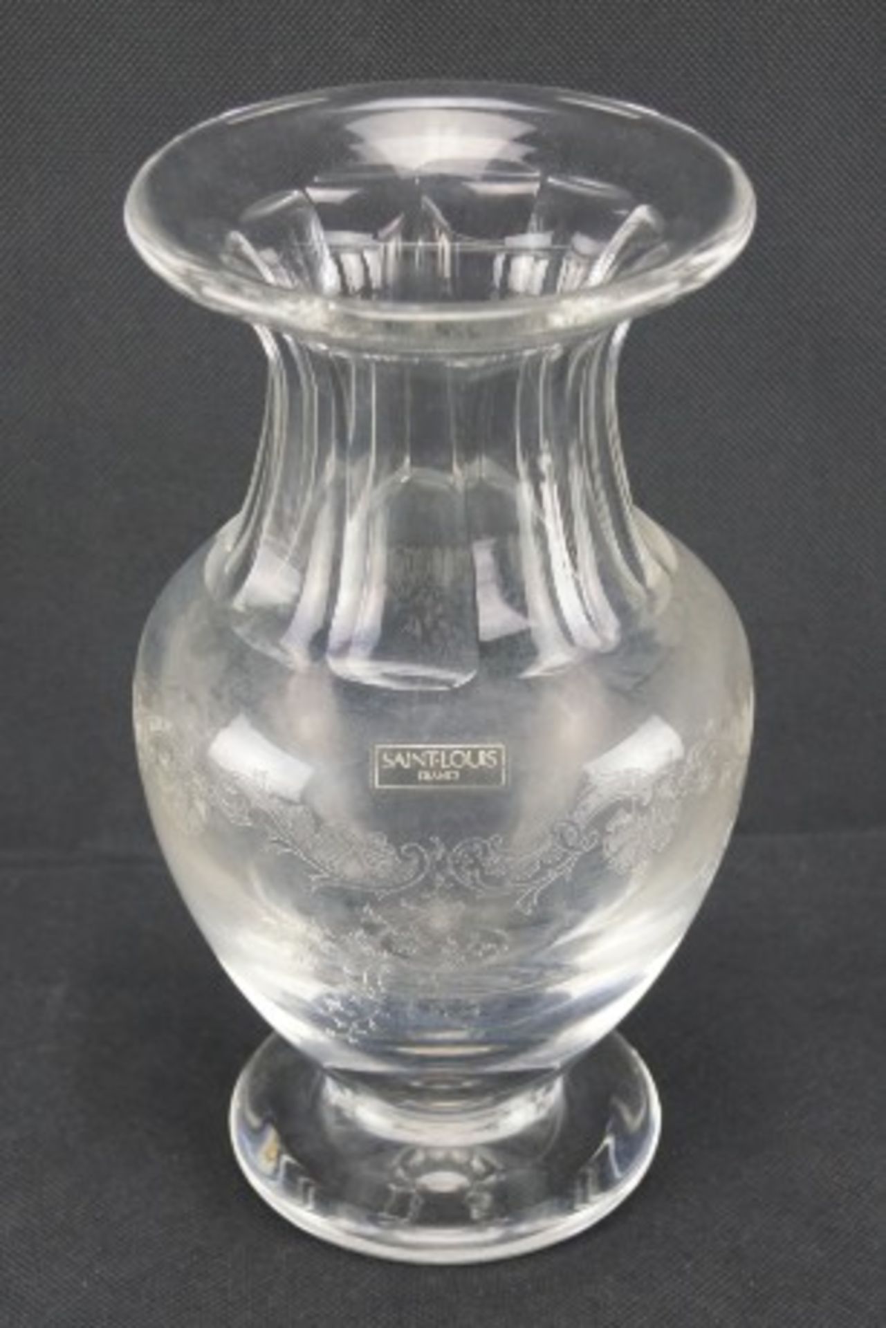 Vase, Saint LouisMit Ätzmarke versehen, Serie Massenet, Rocaillenverzierung, Höhe 23,5 cm, in sehr