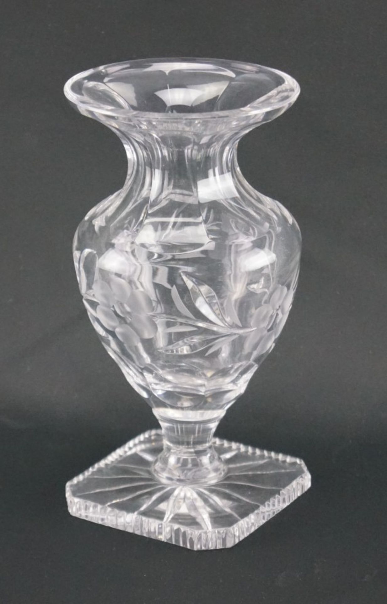 GlasvaseGlas, Höhe der Vase 21 cm und Durchmesser 11 cm, in einem sehr guten Zustand