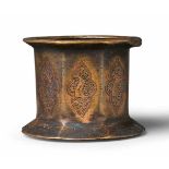 Früher afghanischer Mörser mit TiermotivenStark kupferhaltiger Bronzeguss mit beriebener Vergoldung,