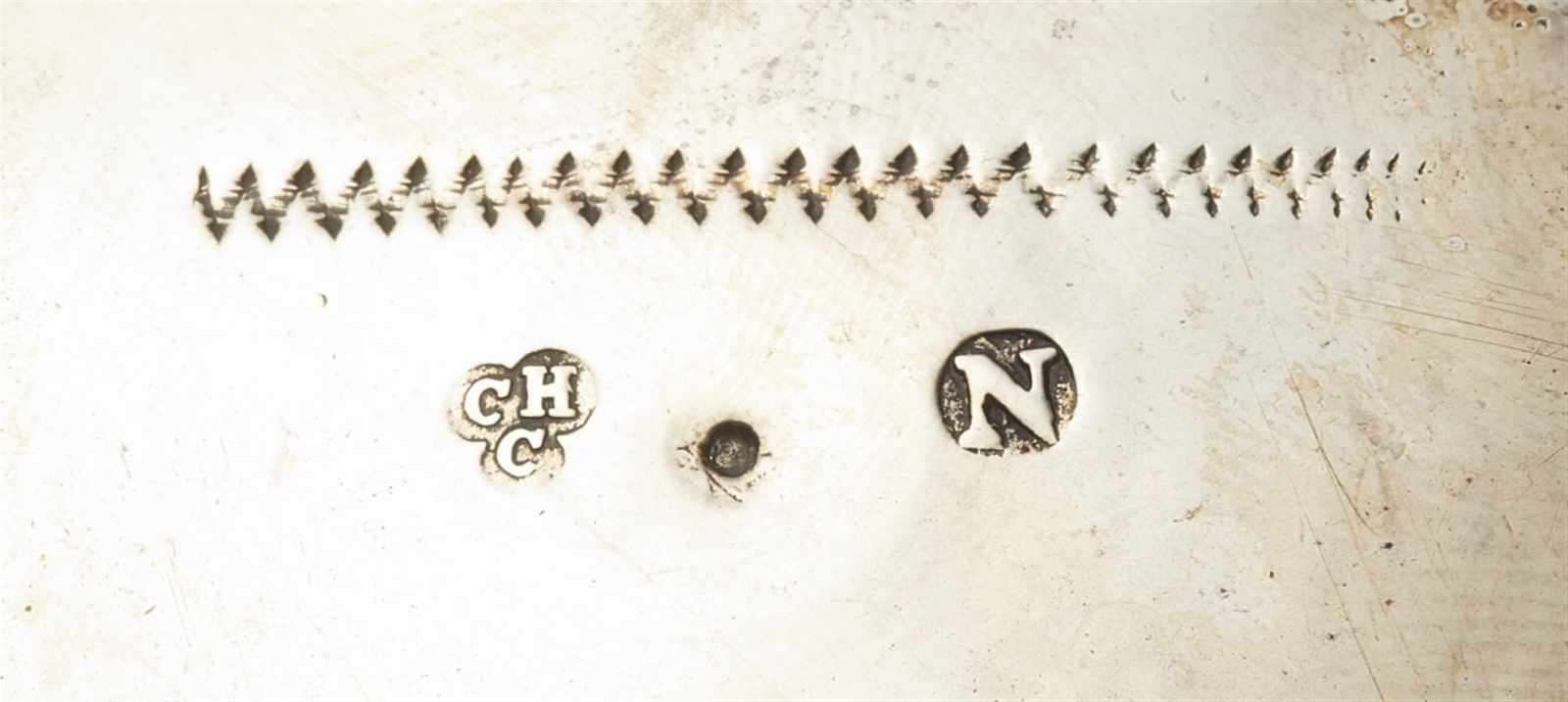 Nürnberger DeckelbecherSilber; vergoldet. Auf drei Kugelfüßen konischer Becher mit aufgewölbtem - Image 2 of 2