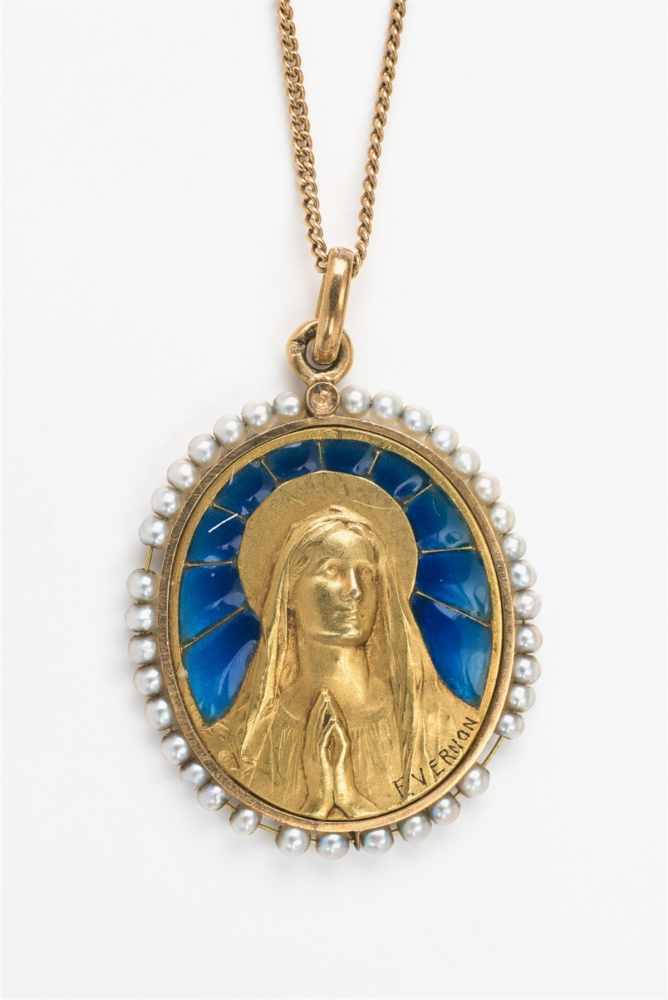 Art Nouveau-Anhänger "Immaculata"18 kt Gelbgold. Ovaler durchbrochener Anhänger dekoriert mit