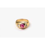 Bandring mit rosa Saphir18 kt Gelbgold. Gefasst mit einem rosafarbenen Saphircabochon (ca. 1,95