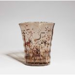 Vase chenilleTransparentes rauchfarbenes Glas mit polychromem, goldkonturiertem Reliefemail,
