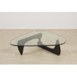 Coffee Table von Isamu NoguchiEbonisiertes Holz, Glas. Kratzer im Glas, Chips an der Holzkante. H