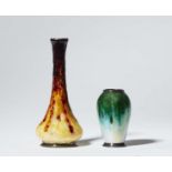 Zwei Vasen mit VerlaufdekorVersilbertes Metall, opaker Dekor in farbigem Tranzluzidemail über
