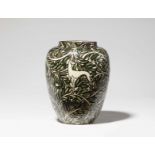Vase "Reh Vogel"Rote Irdenware, schwarzer Schlickerdekor über weißer Engobe und grüner