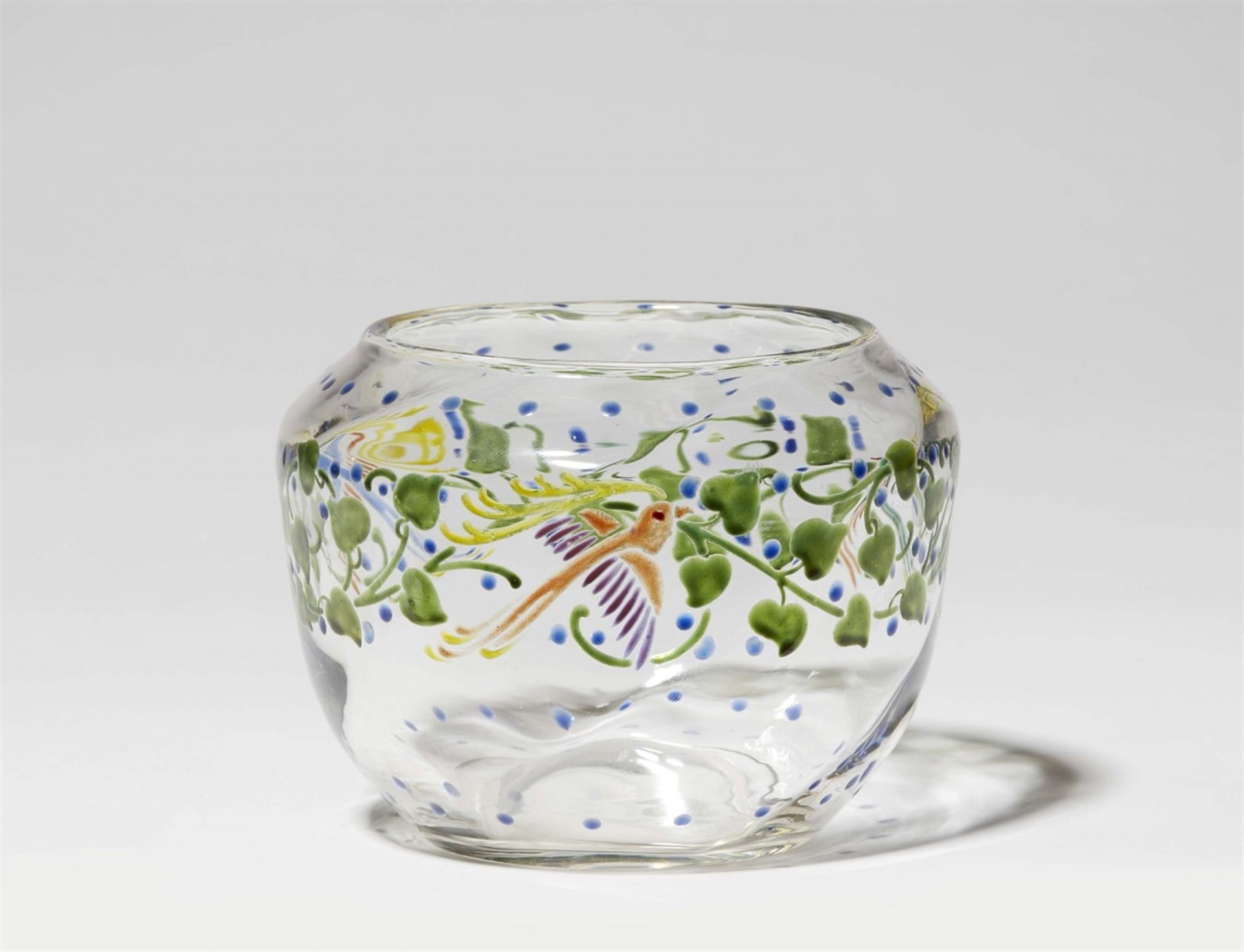 Kleine JardinièreKlarglas mit farbigem, opak aufgetragenem Emaildekor. H 9, D 12 cm. Tschechien,