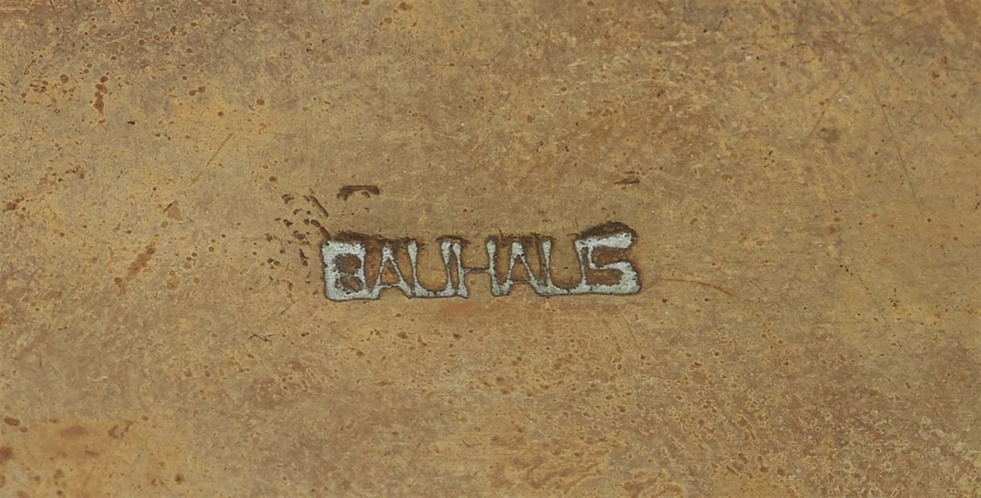 Bauhaus-DoseMessing. Zylindrisches Gefäß, die obere Hälfte als eng sitzender Stülpdeckel gearbeitet. - Bild 2 aus 2