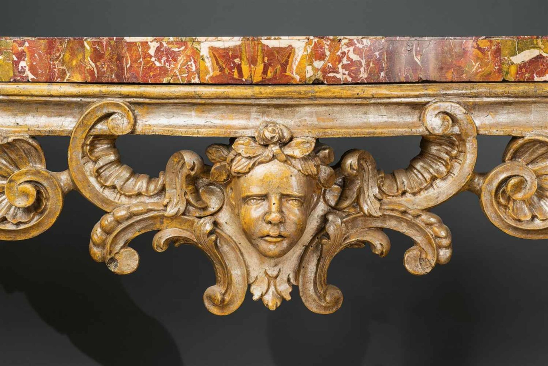 A Roman carved softwood console tableAn important monumental Baroque console table. The marble- - Bild 2 aus 3