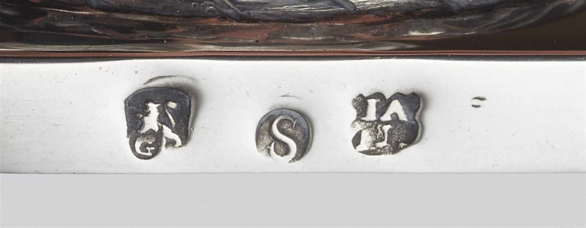 A pair of Brunswick silver candlesticksFestooned column shafts resting on square plinths. H 19.7 cm, - Bild 2 aus 2