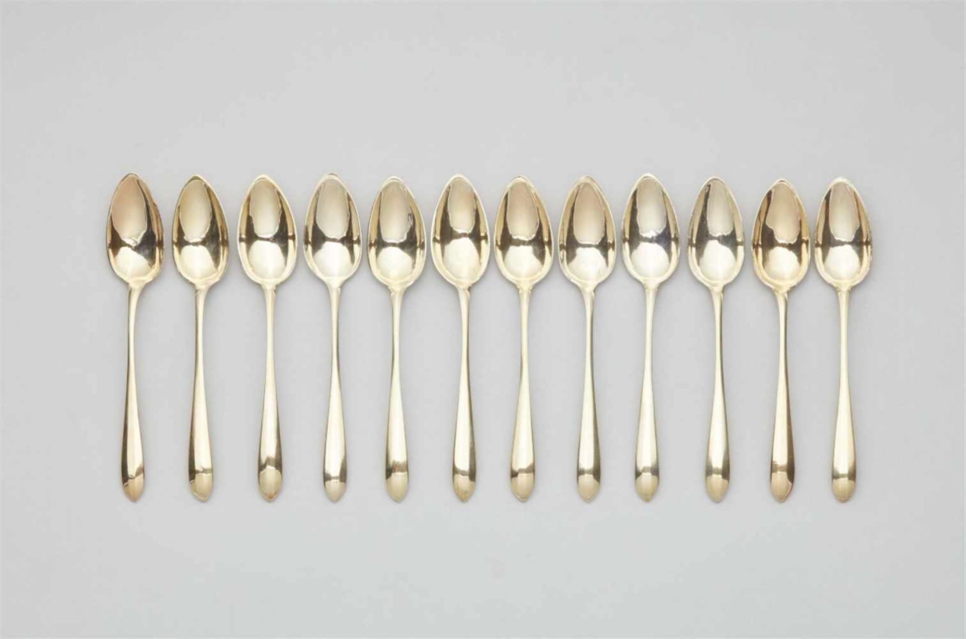 A set of 12 Augsburg silver gilt coffee spoonsWith oval bowls and facetted handles. L15.5 cm,