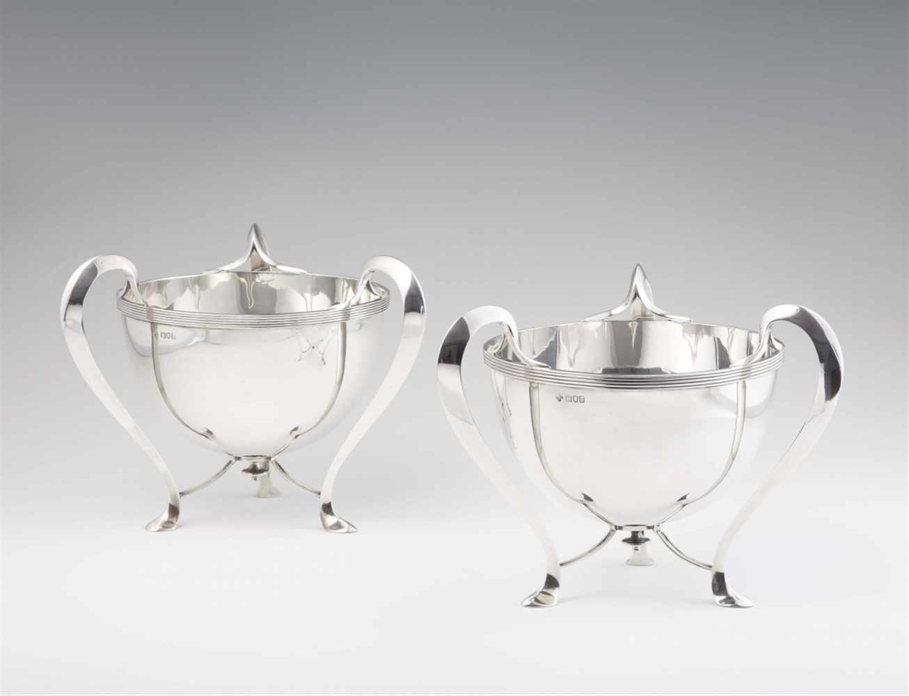 A pair of Jugendstil silver table centrepiecesDeep bowls with moulded rims resting on curved