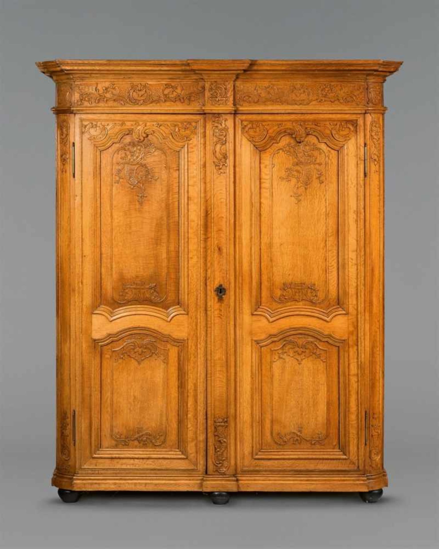 An Aachen carved oak cabinetCorpus with two doors and rounded edges. The pilasters and architrave