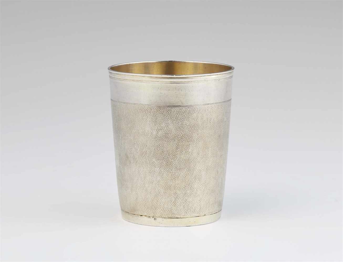 An Augsburg silver gilt snakeskin beakerTapering beaker on a flat base. H 8.3 cm, weight 130 g.