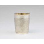 An Augsburg silver gilt snakeskin beakerTapering beaker on a flat base. H 8.3 cm, weight 130 g.