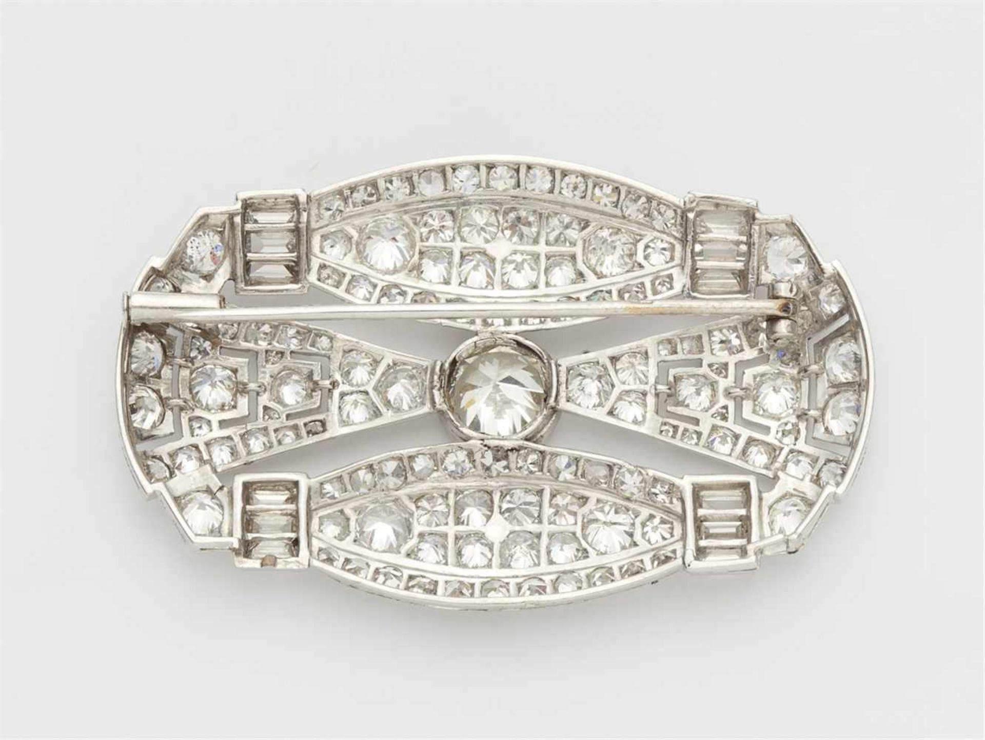 An Art Deco platinum and diamond broochOval geometrically pierced design pavé set with 120 - Bild 2 aus 2