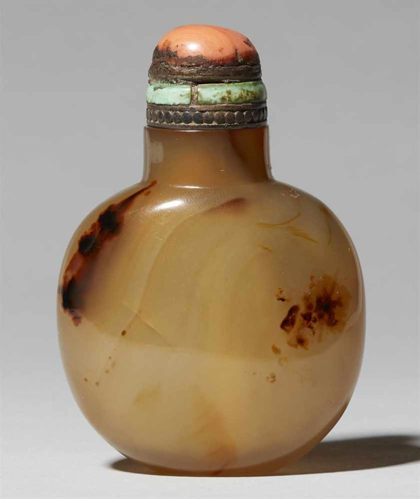 A shadow agate snuff bottle. 20th century