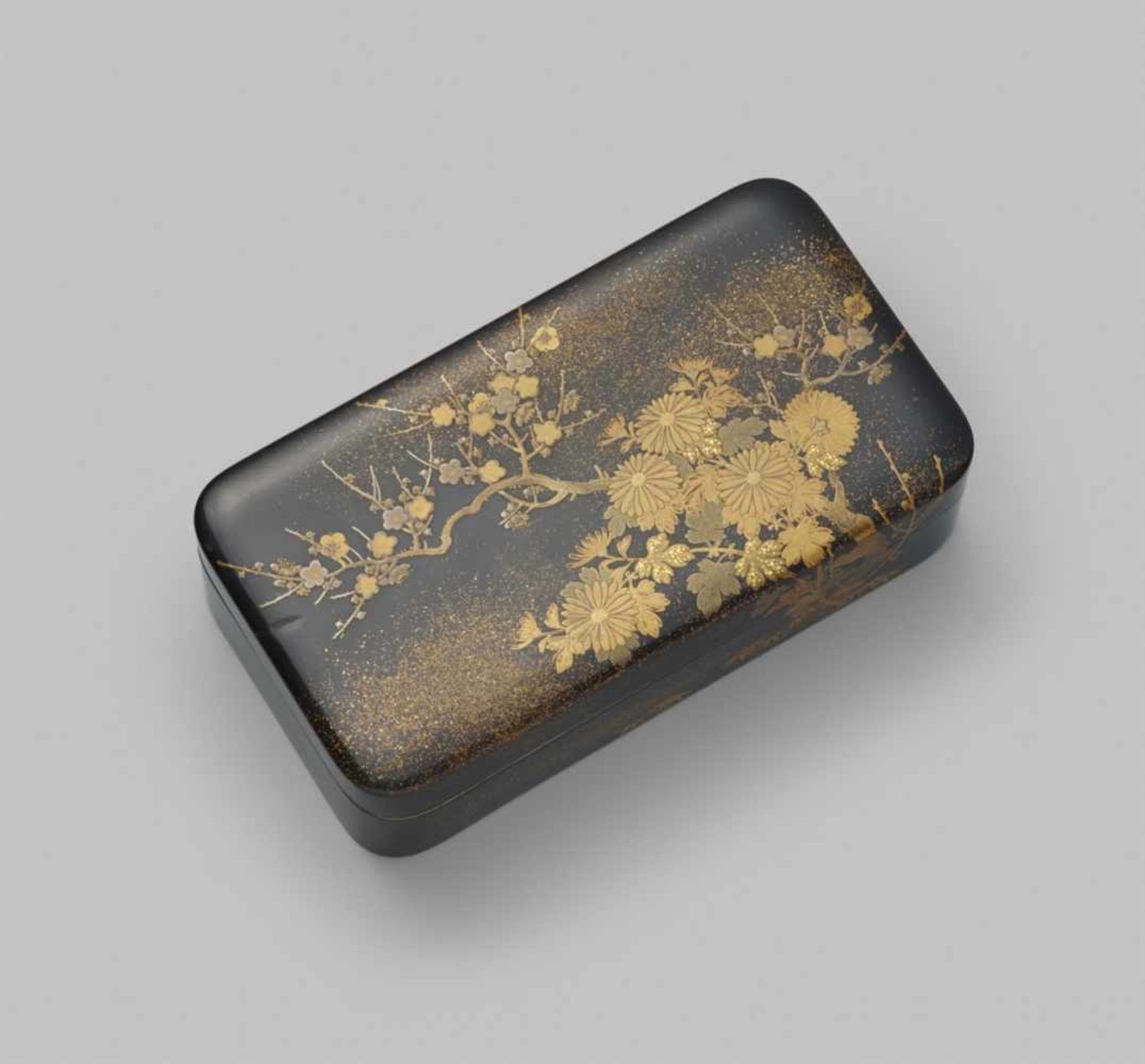 A lacquer box. Kyoto. Late 19th century