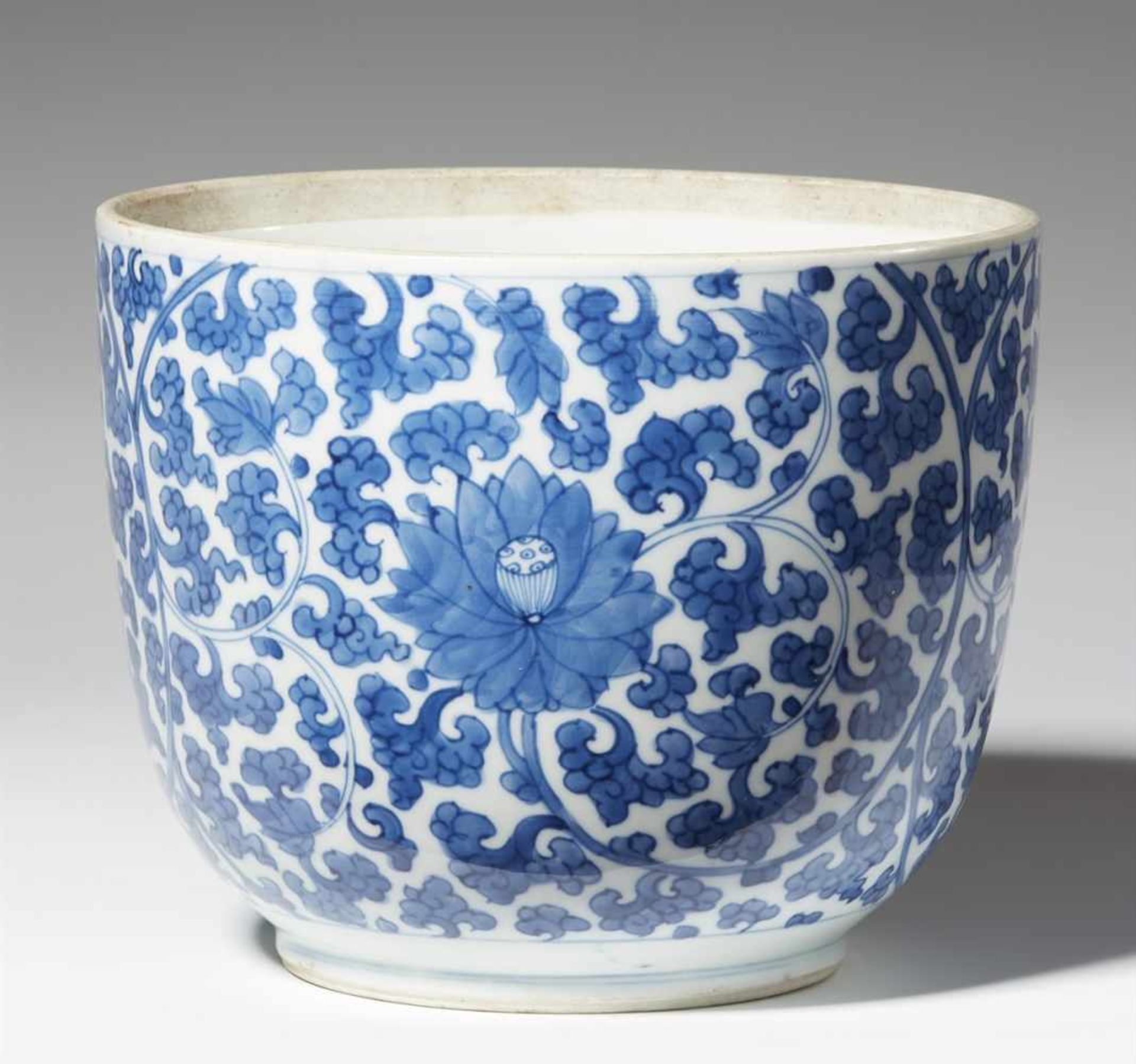 A blue and white jar. Kangxi period (1662-1722)