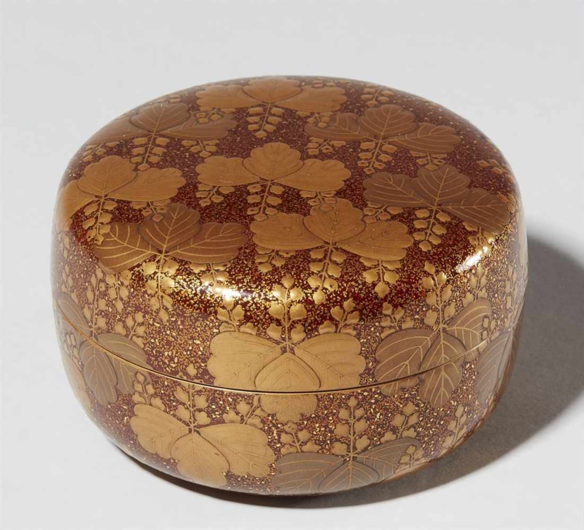 A small round lidded lacquer box. Meiji period