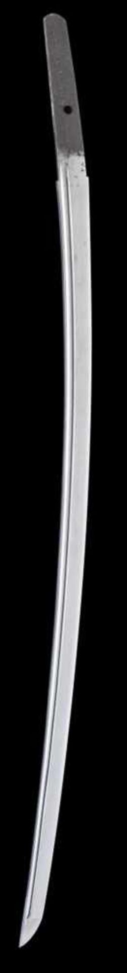 A katana blade in shirasaya with shinguntô koshirae< - Bild 5 aus 5