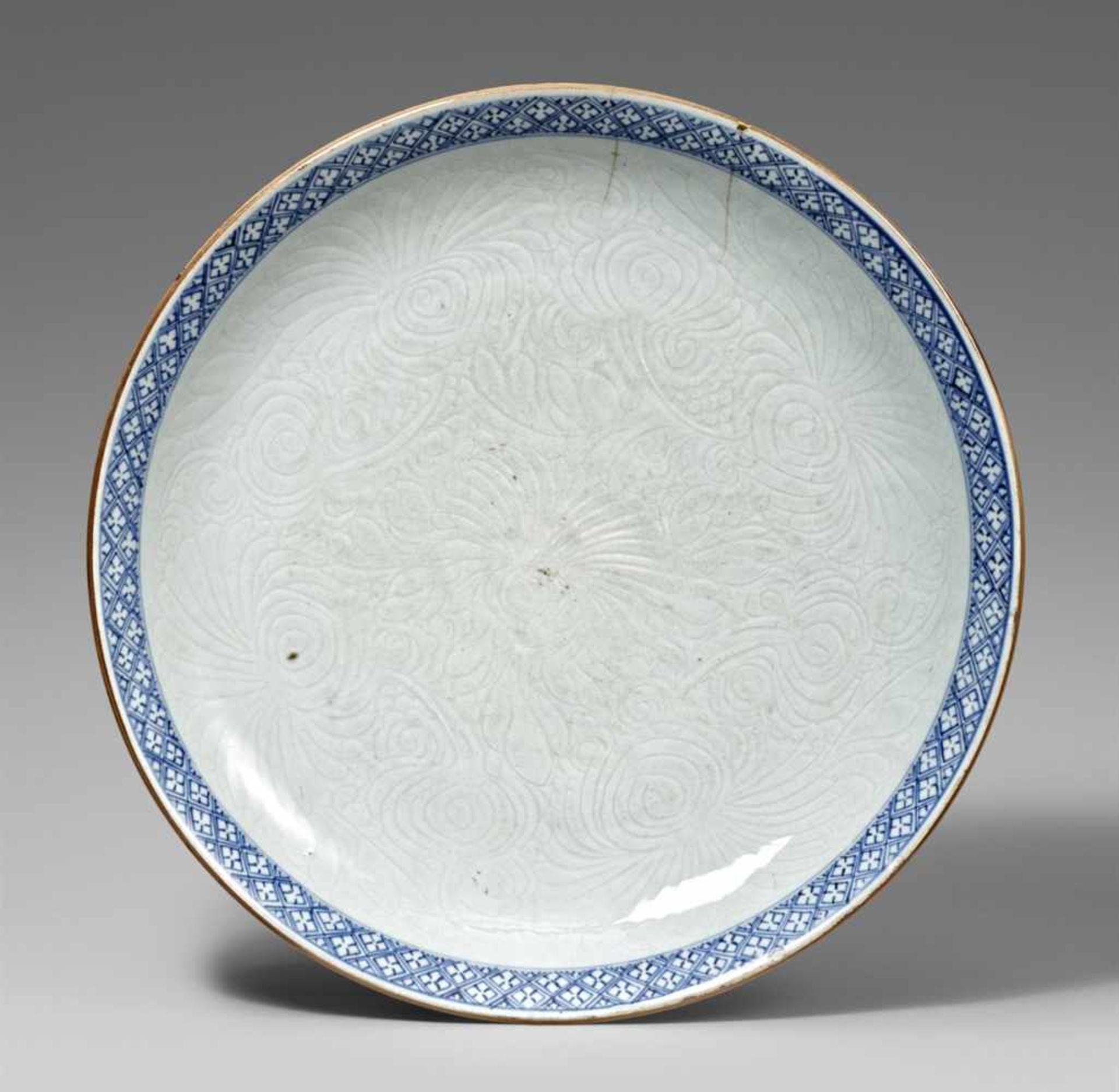 A blue and white dish. Kangxi period (1662-1722)