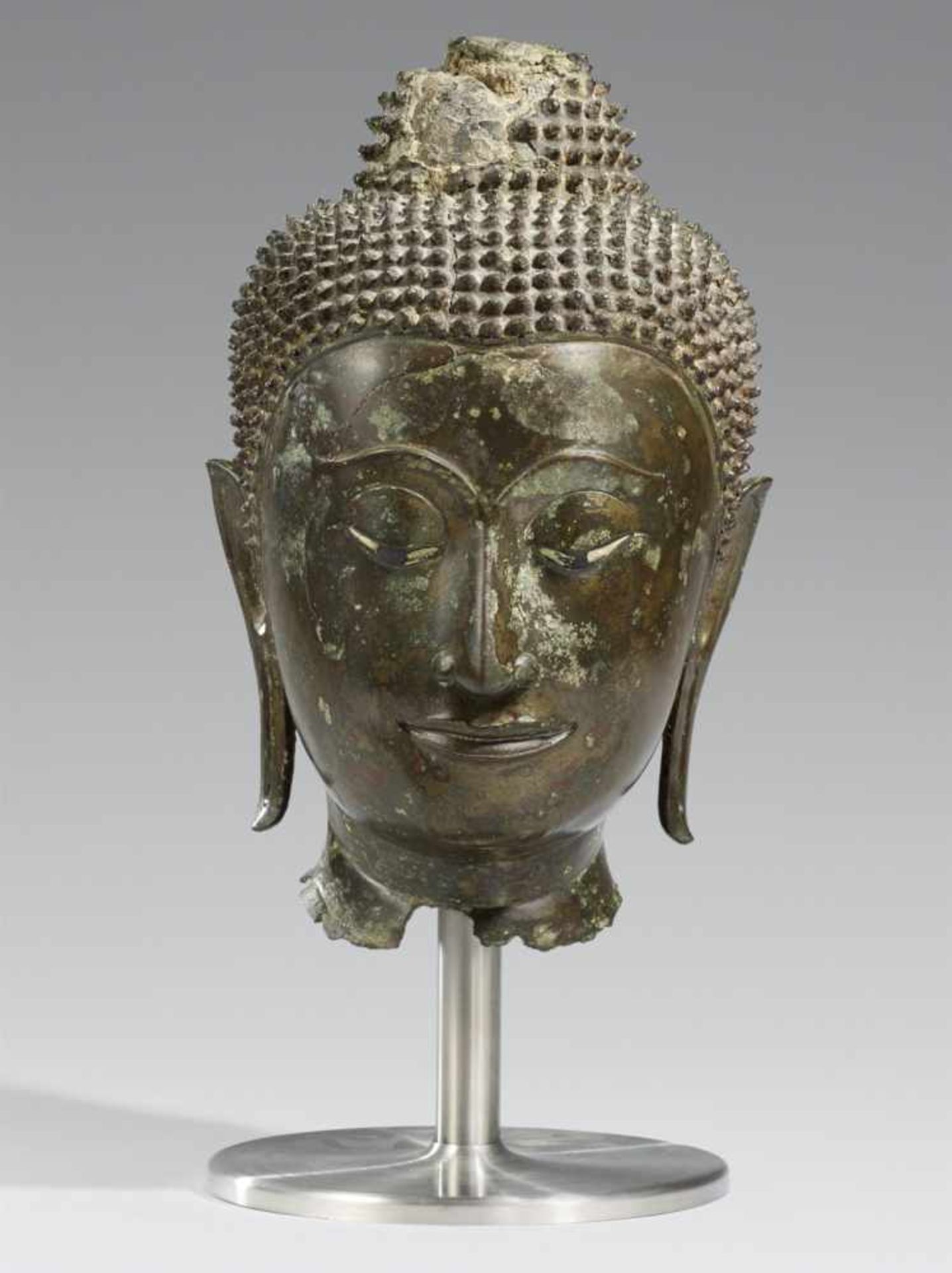 A Sukhothai bronze head of Buddha. 15th century - Bild 2 aus 2