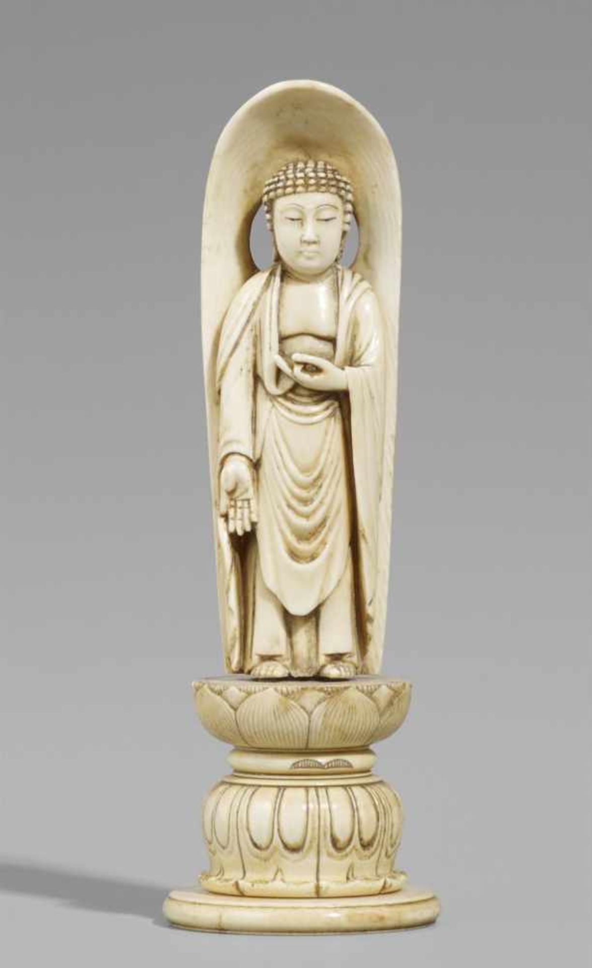 An ivory okimono of a Buddha. Late 19th century - Bild 2 aus 2