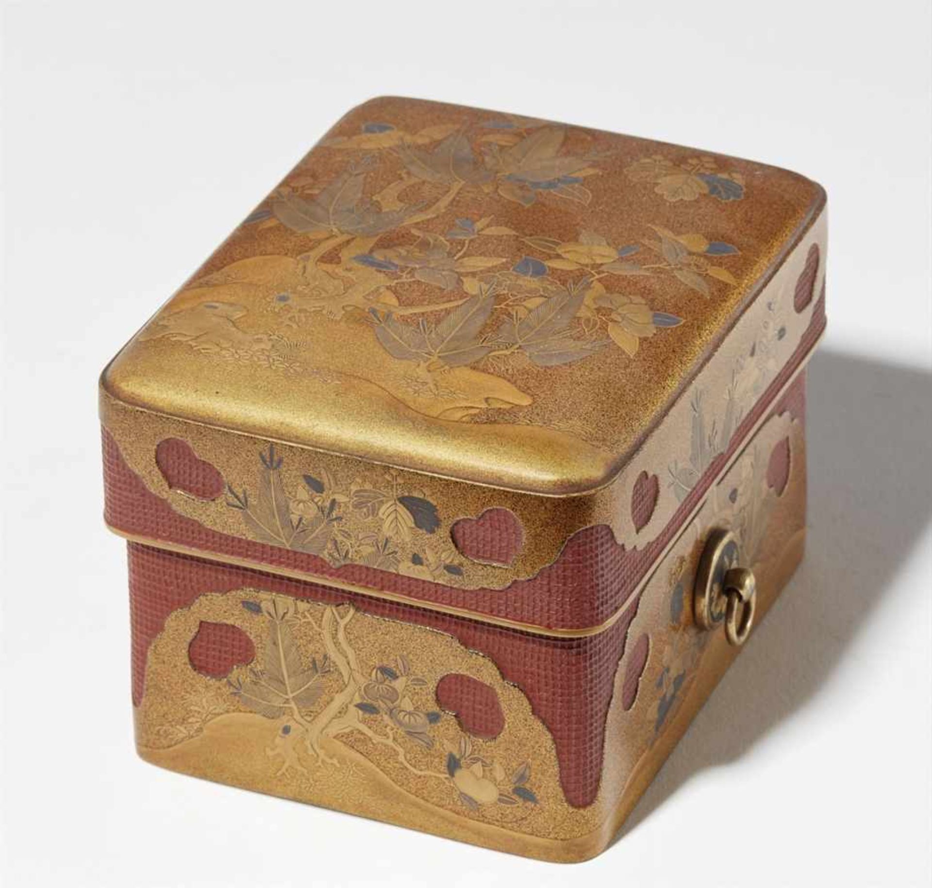 A lidded lacquer box of sumi-aka ("red corners") type. Edo period