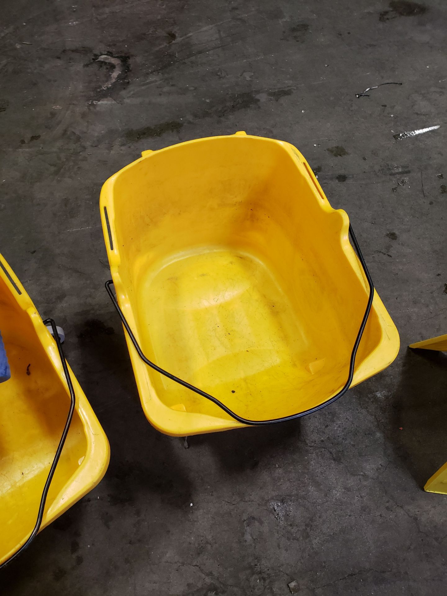 2 Mop Buckets, 2 Wet Floor Signs & 1 Wringer - Image 3 of 5