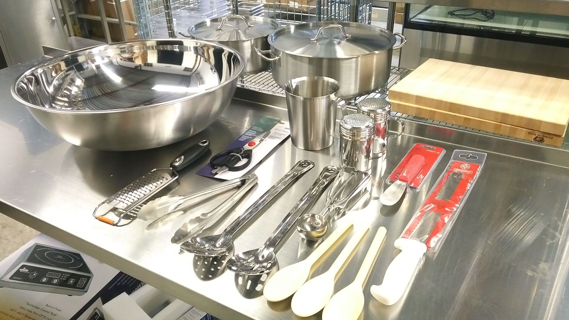 20qt Mixing Bowl Kitchen Tools Set - Lot of 15 Pieces