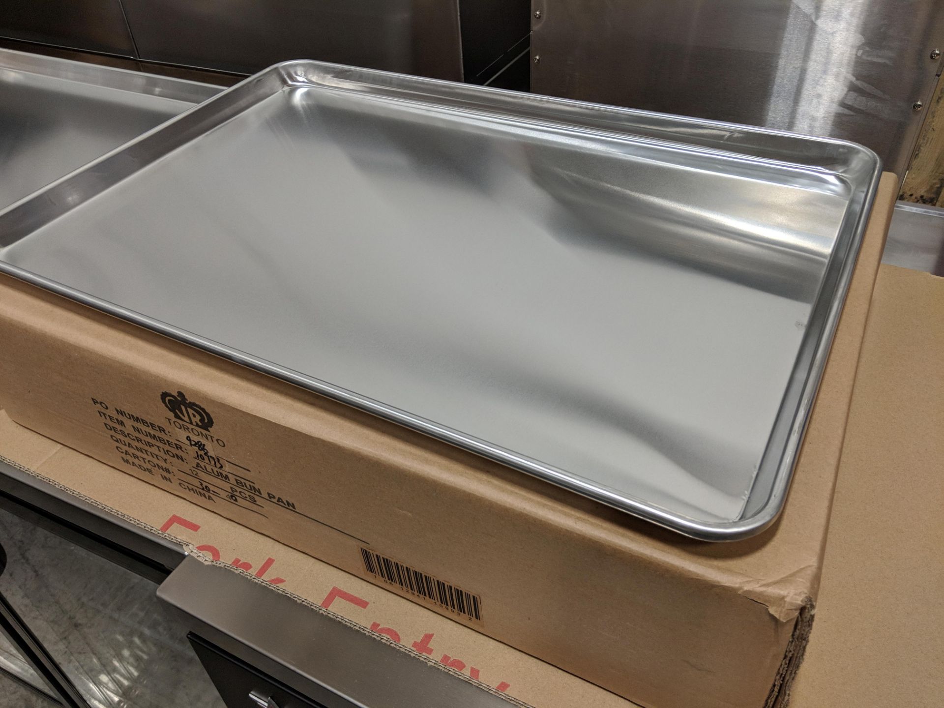 18" x 26" Full Size Aluminum Bun Pans - Case of 12