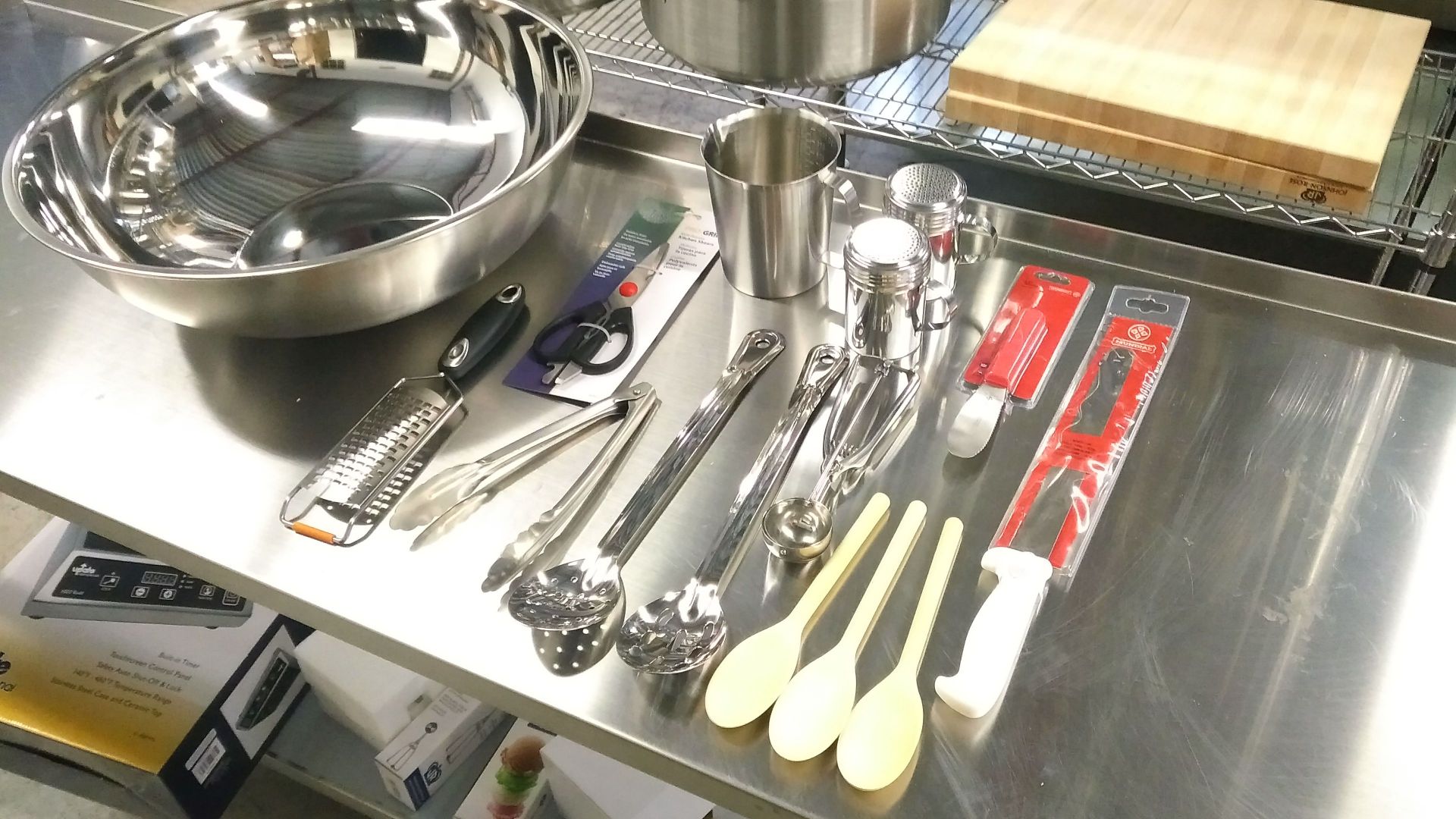 20qt Mixing Bowl Kitchen Tools Set - Lot of 15 Pieces - Image 4 of 6