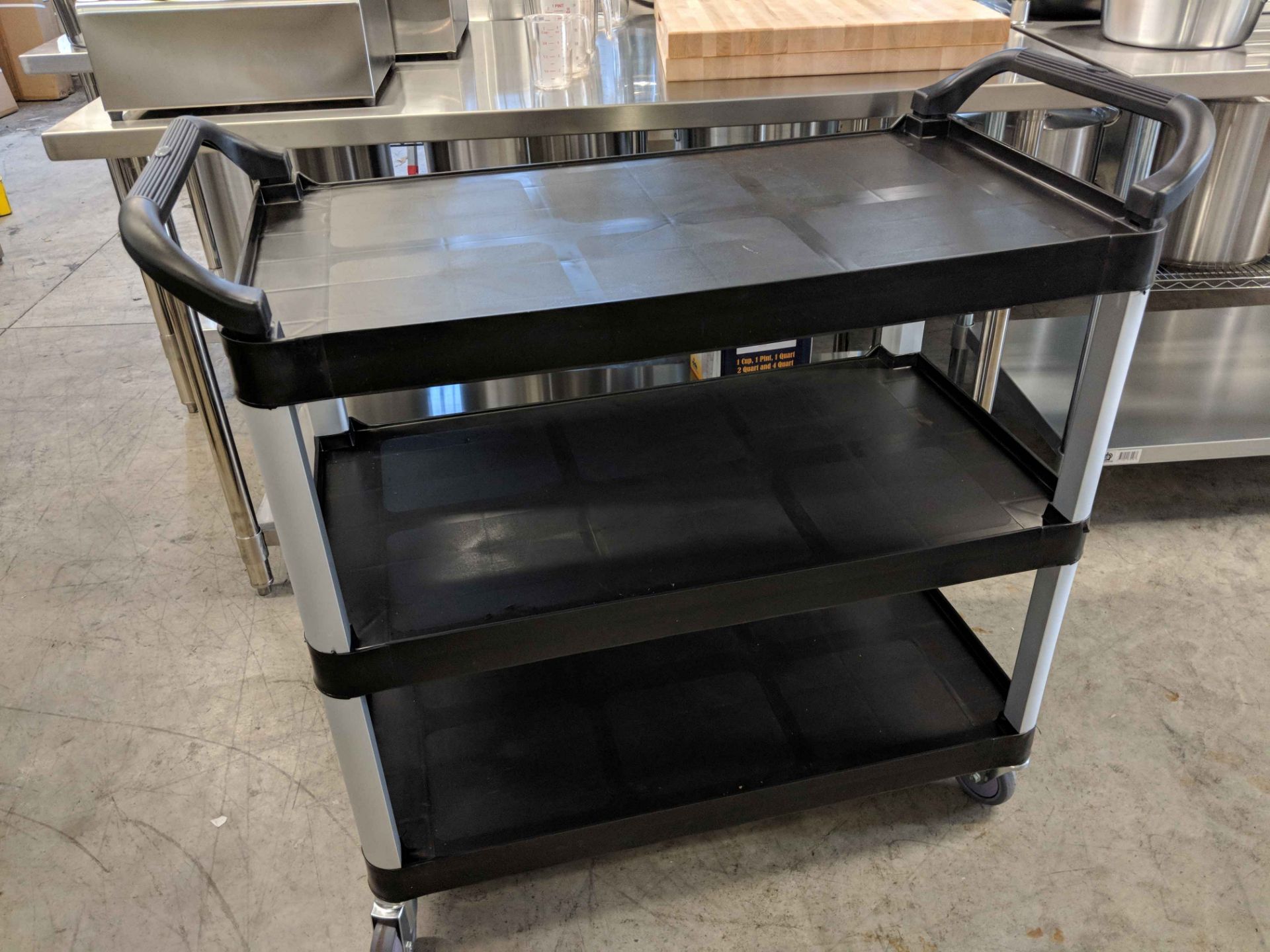 40" x 20" x 38" Bussing Cart, Update International BC-3520BZ