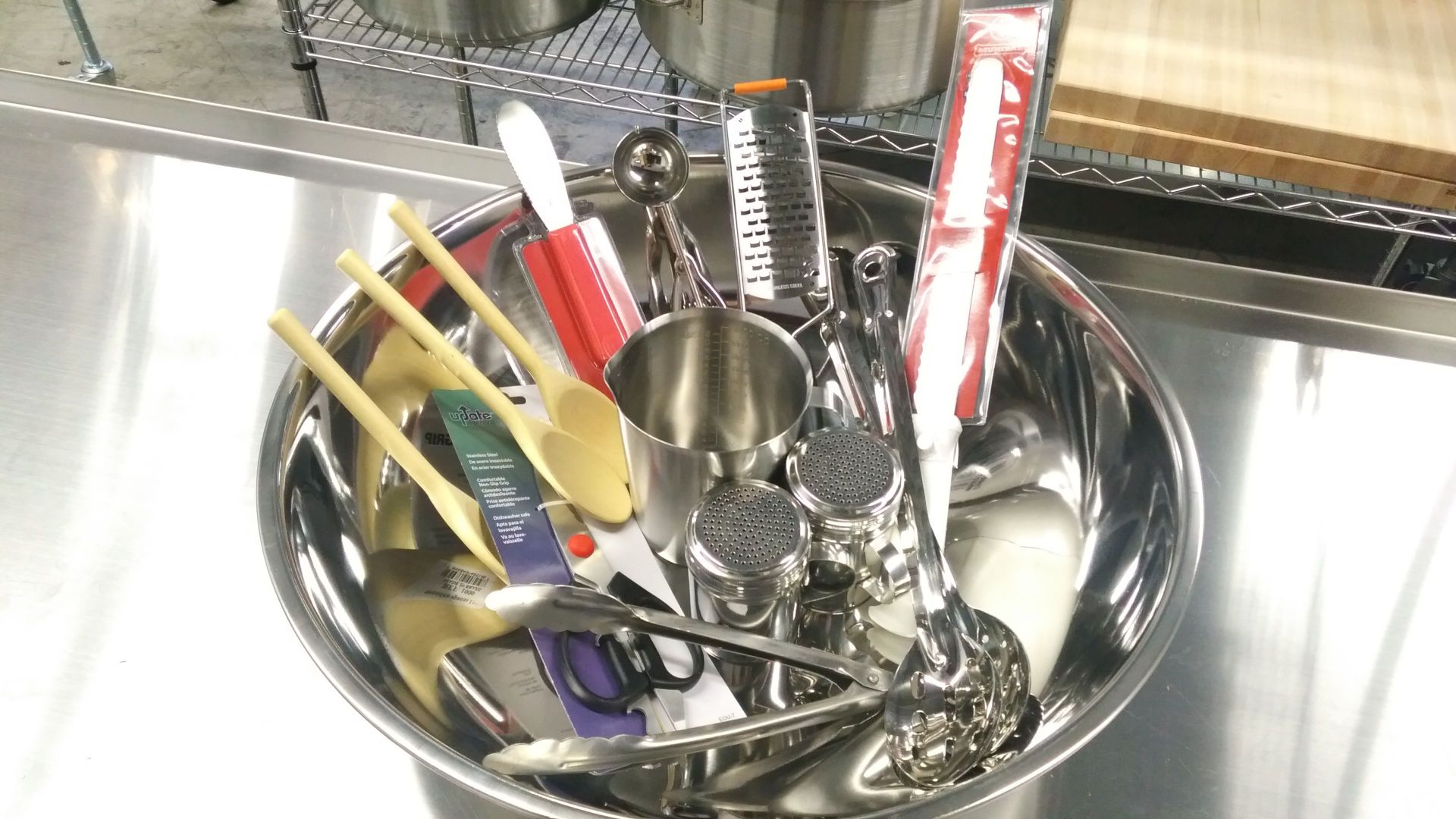 20qt Mixing Bowl Kitchen Tools Set - Lot of 15 Pieces - Image 5 of 6