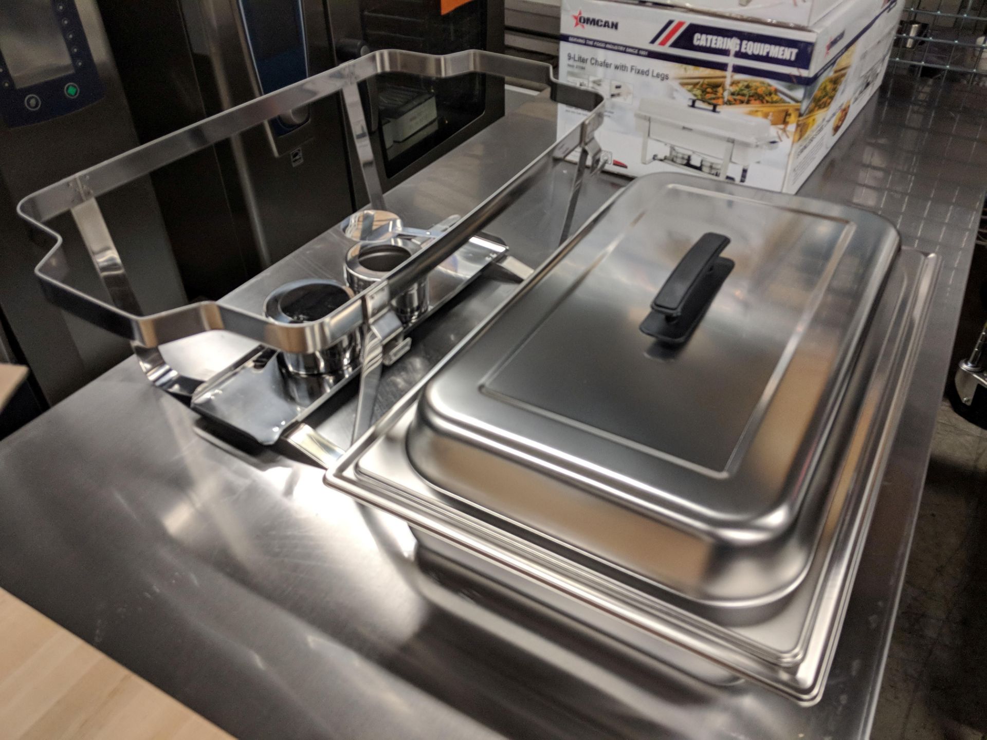 9L Stainless Chafing Dish with Fixed Legs - Image 3 of 5
