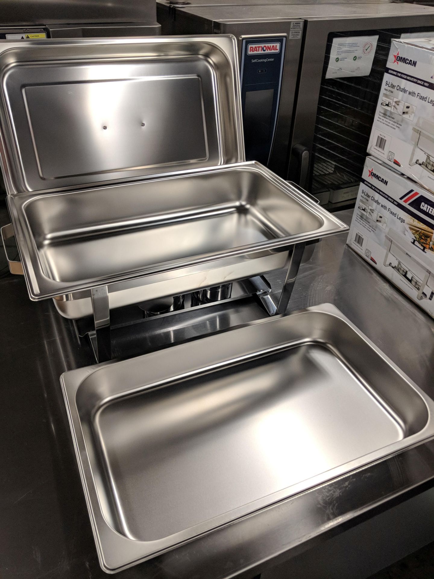 9L Stainless Chafing Dish with Fixed Legs - Image 2 of 5