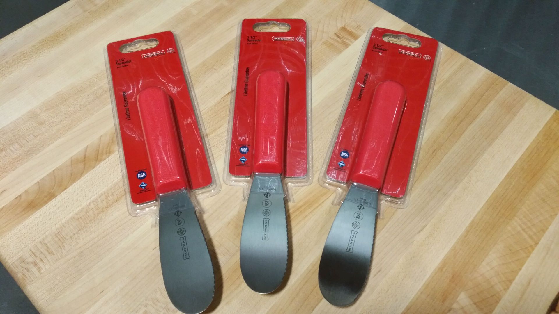 3.5" Serrated Sandwich Spreaders Mundial 5688E-3-1/2 - Lot of 3 (Retail Packaging) - Image 3 of 3
