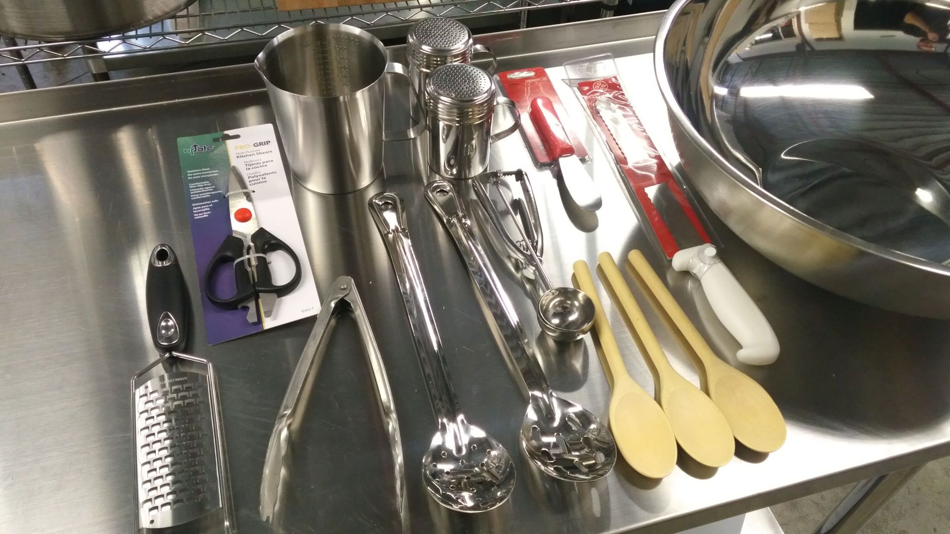 20qt Mixing Bowl Kitchen Tools Set - Lot of 15 Pieces - Image 2 of 6