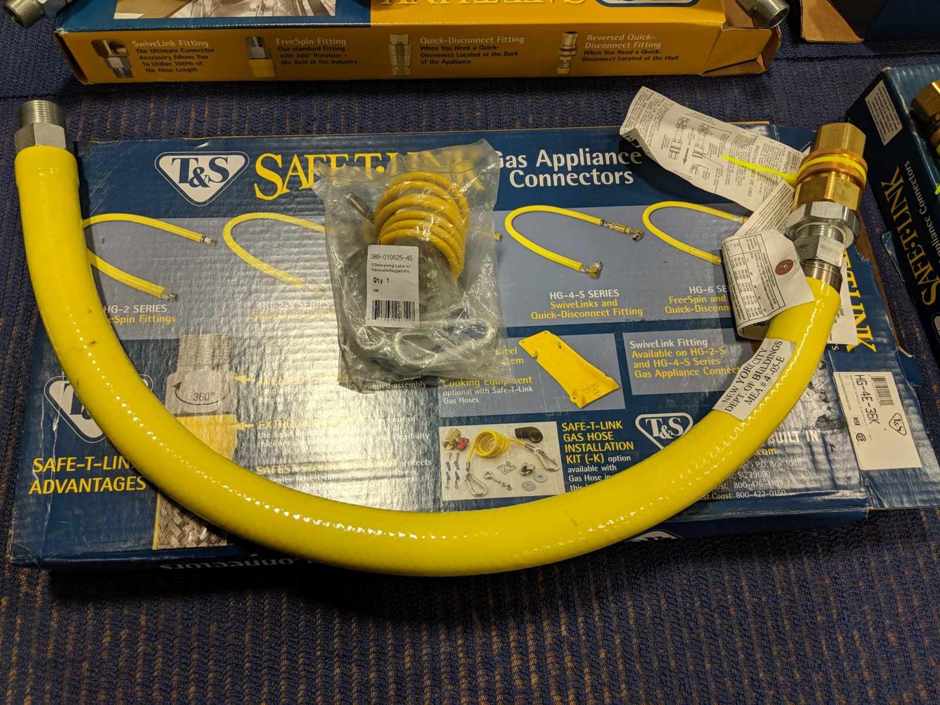 T&S Brass 1" NPT 36" Gas Hose with Quick Disconnect and Install Kit, HG-4E-36K