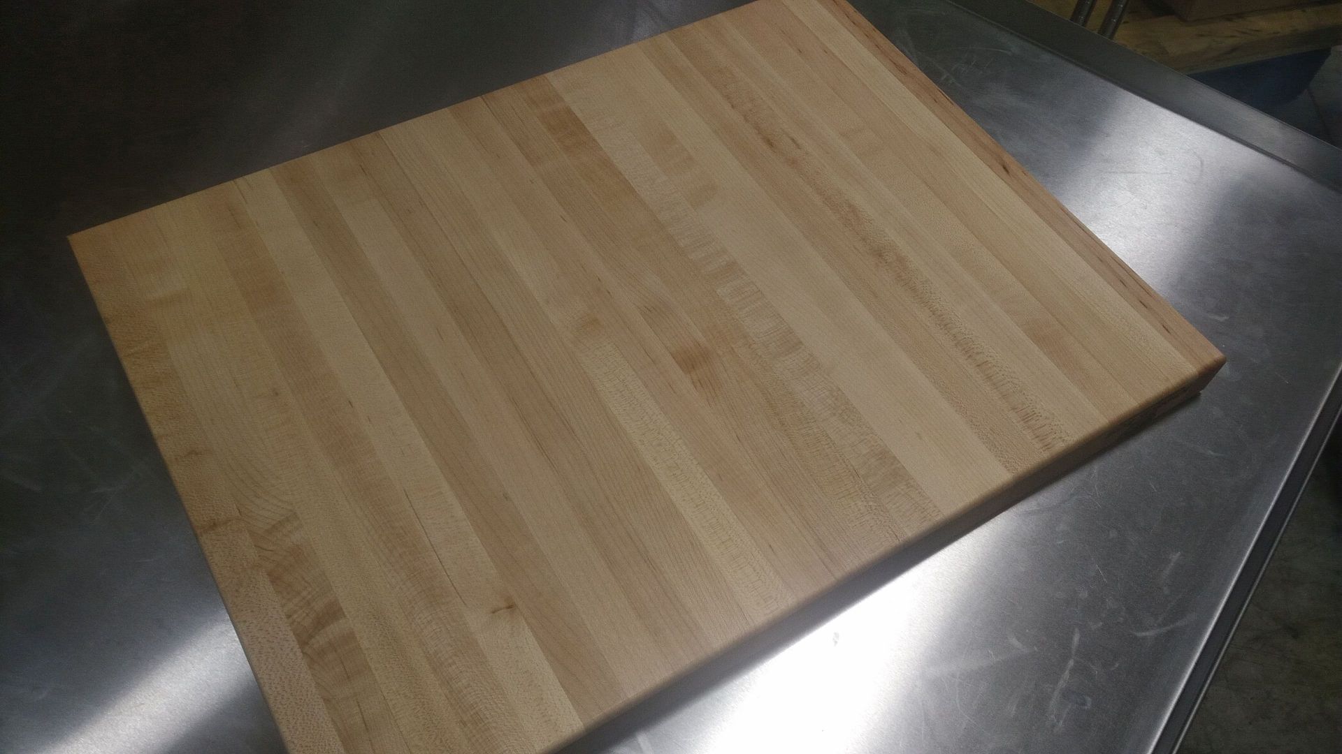 20" x 15" x 1.5" Hard Canadian Maple Solid Carving Board - Image 2 of 2