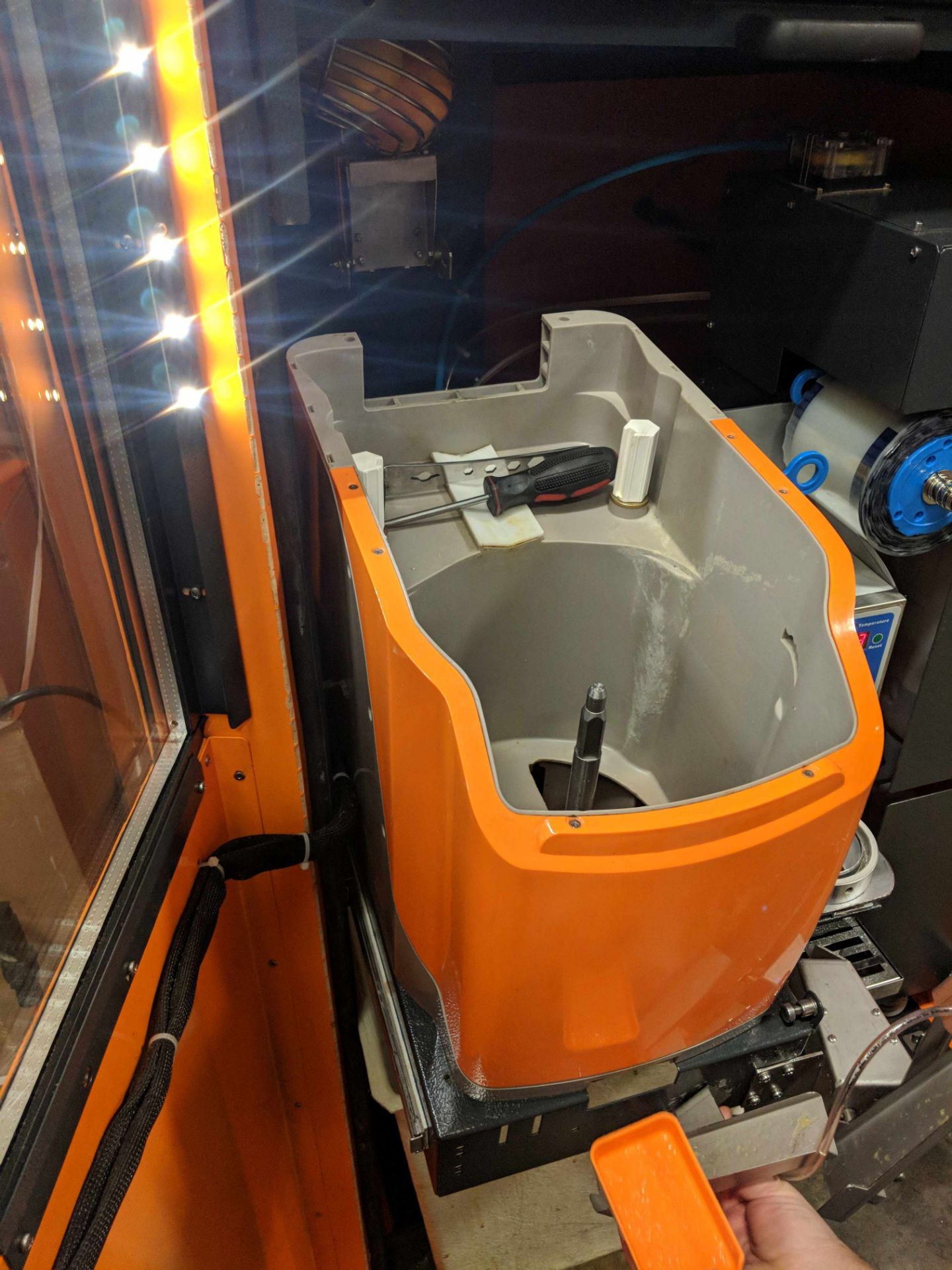 Orangfresh OR130 Fresh Orange Juice Vending Machine - Image 5 of 8
