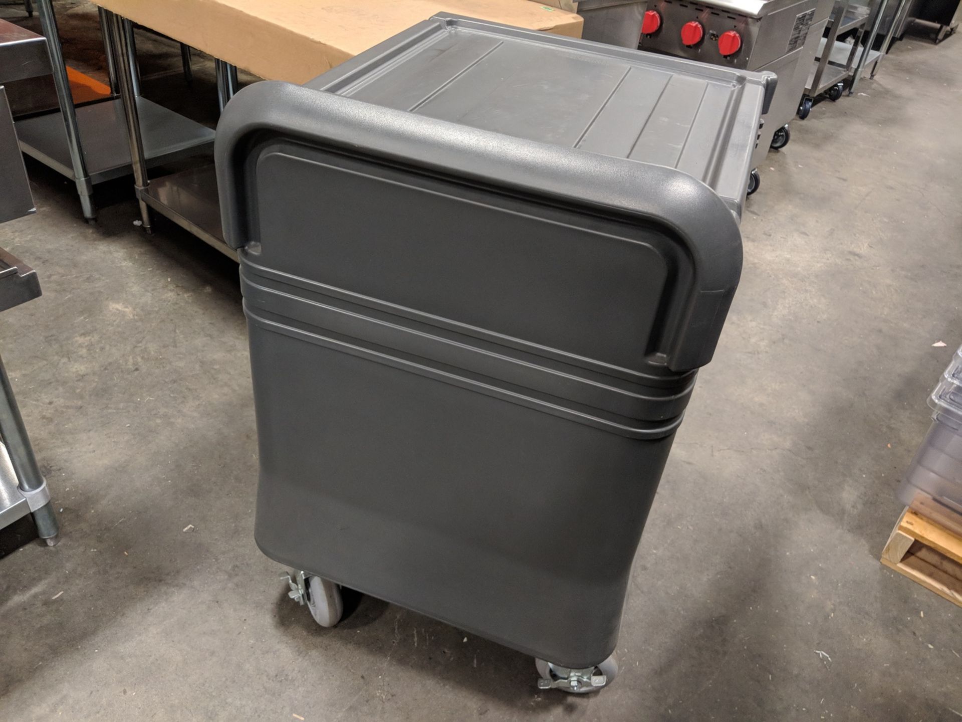 Cambro CMBPL Combo Cart Plus with Standard Casters Low Profile - Image 4 of 4