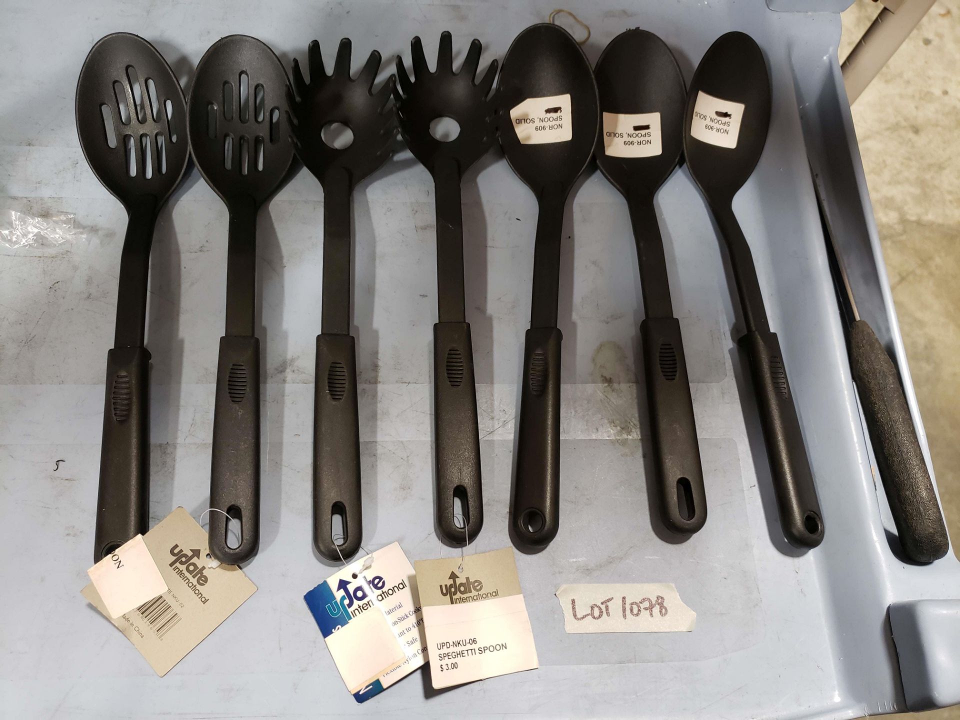 Assorted Serving Utensils - (2 x Slotted Spoons, 3 x Solid Spoons & 2 x Spaghetti Spoons) - 1 Lot