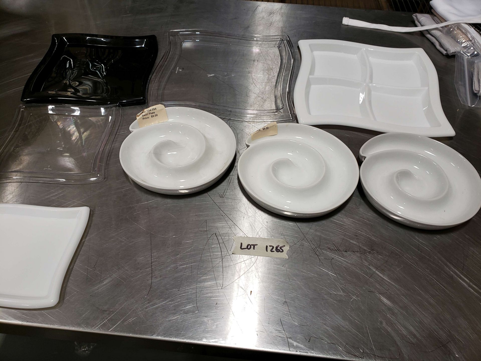 Wave Square Plates & Spiral Dishes - 1 Lot