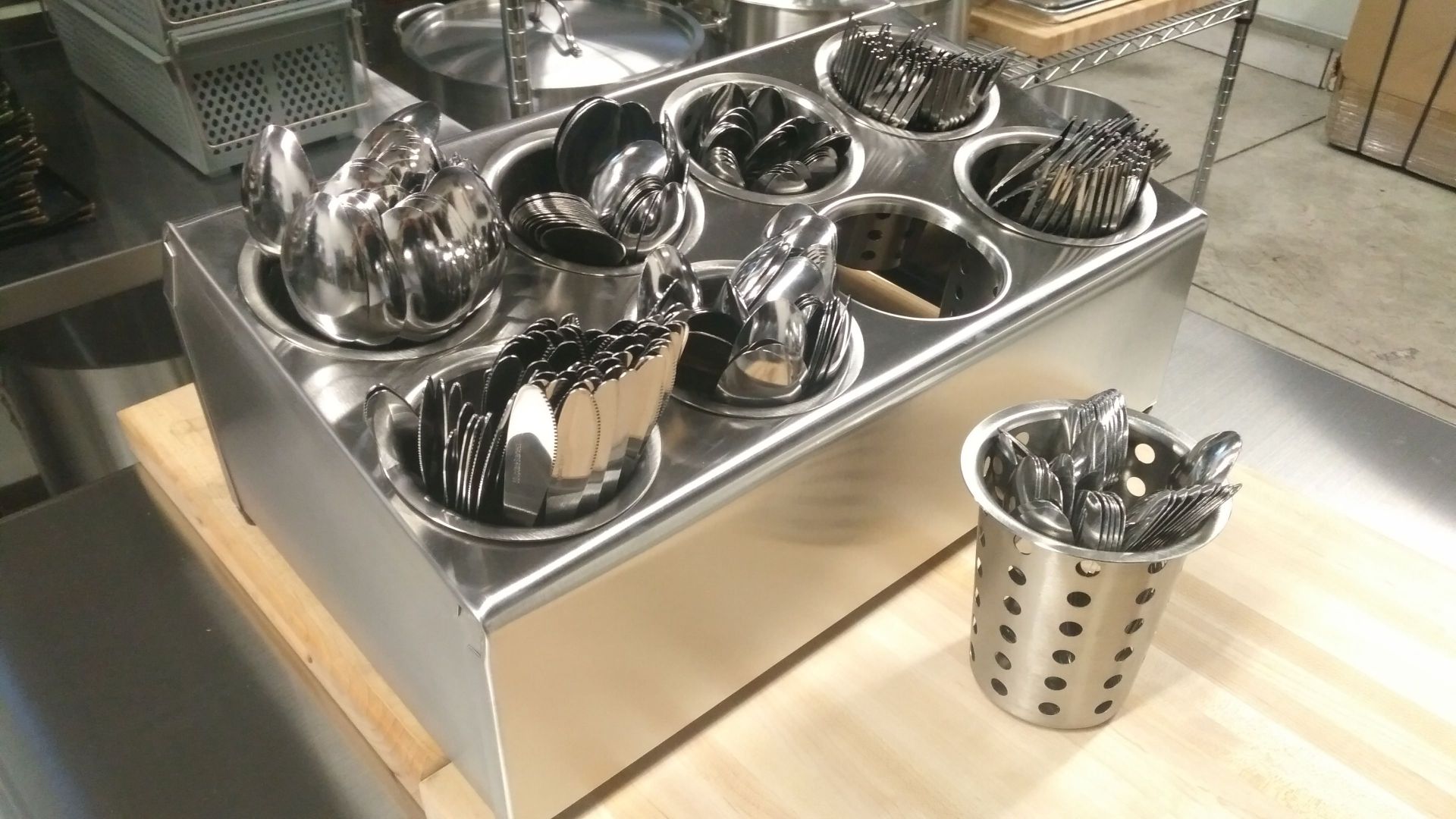 8 Compartment - 324 Piece Cutlery Set with Stainless Bin & Inserts - Image 2 of 4