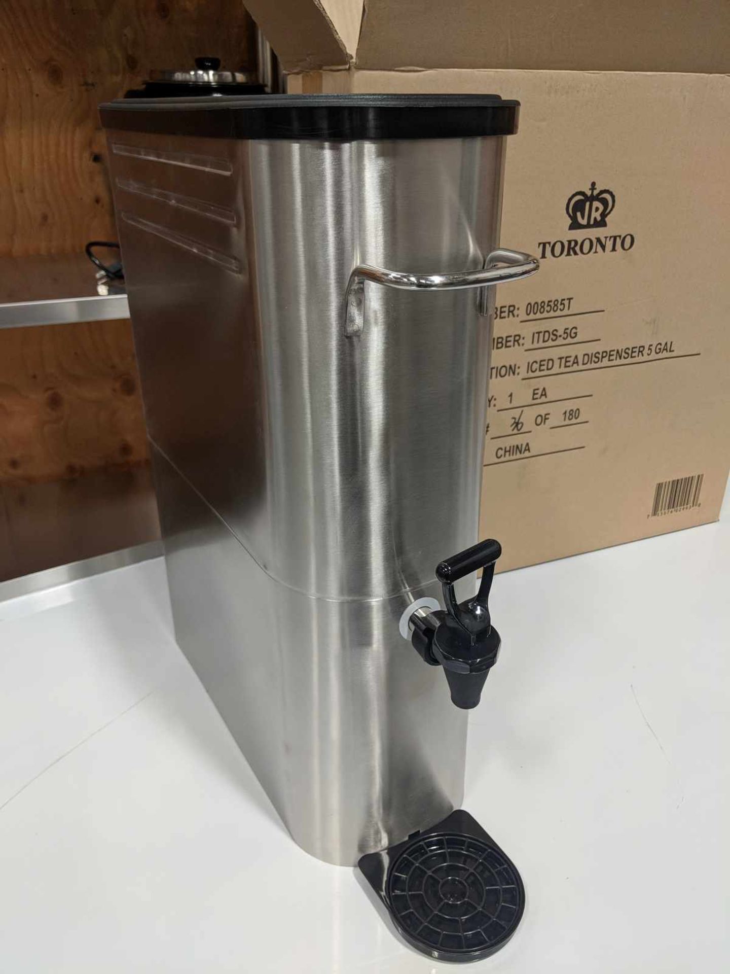 5 Gallon Space-Saver Iced Tea Dispenser