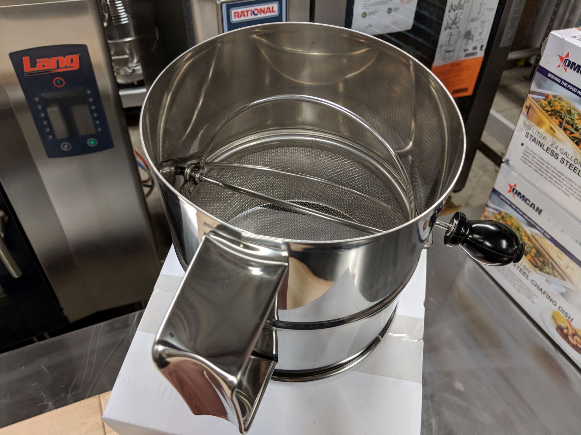 8 Cup Stainless Steel Rotary Sifter - Image 4 of 4