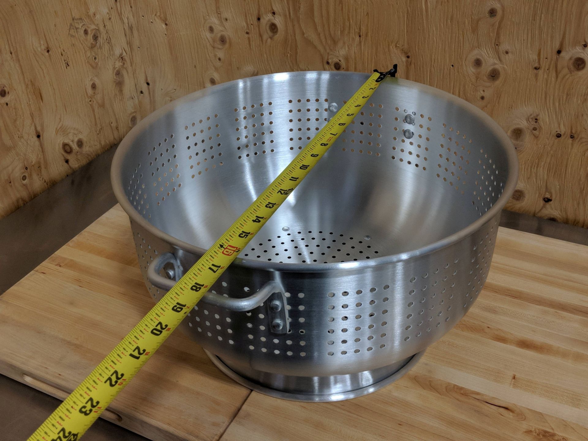 16qt Heavy Aluminum Colander with Base, Update ACO-16